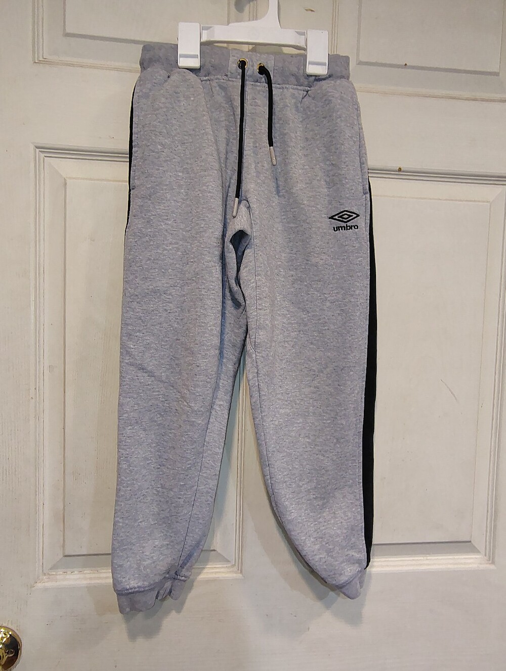Umbro Boy's Size M Grey Joggers